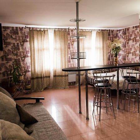 Golden Park Apartments Umanʼ Eksteriør bilde