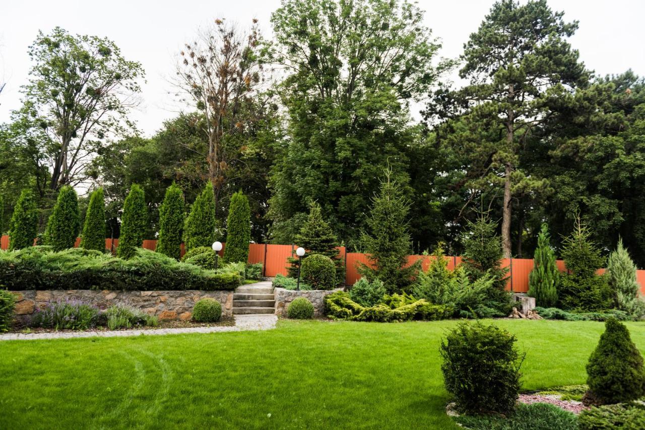 Golden Park Apartments Umanʼ Eksteriør bilde