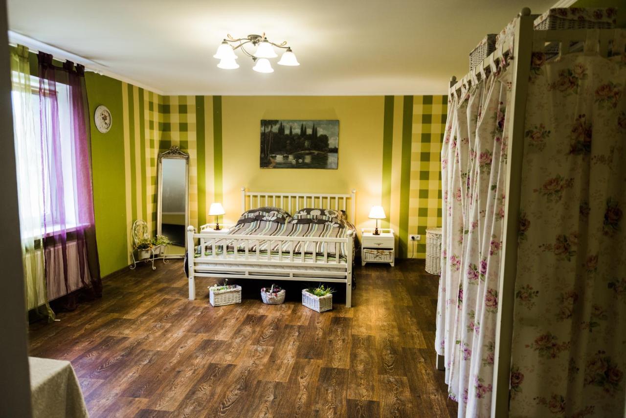 Golden Park Apartments Umanʼ Eksteriør bilde