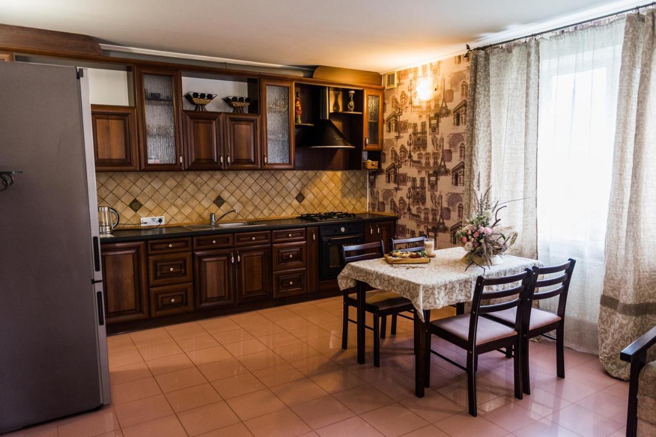 Golden Park Apartments Umanʼ Eksteriør bilde